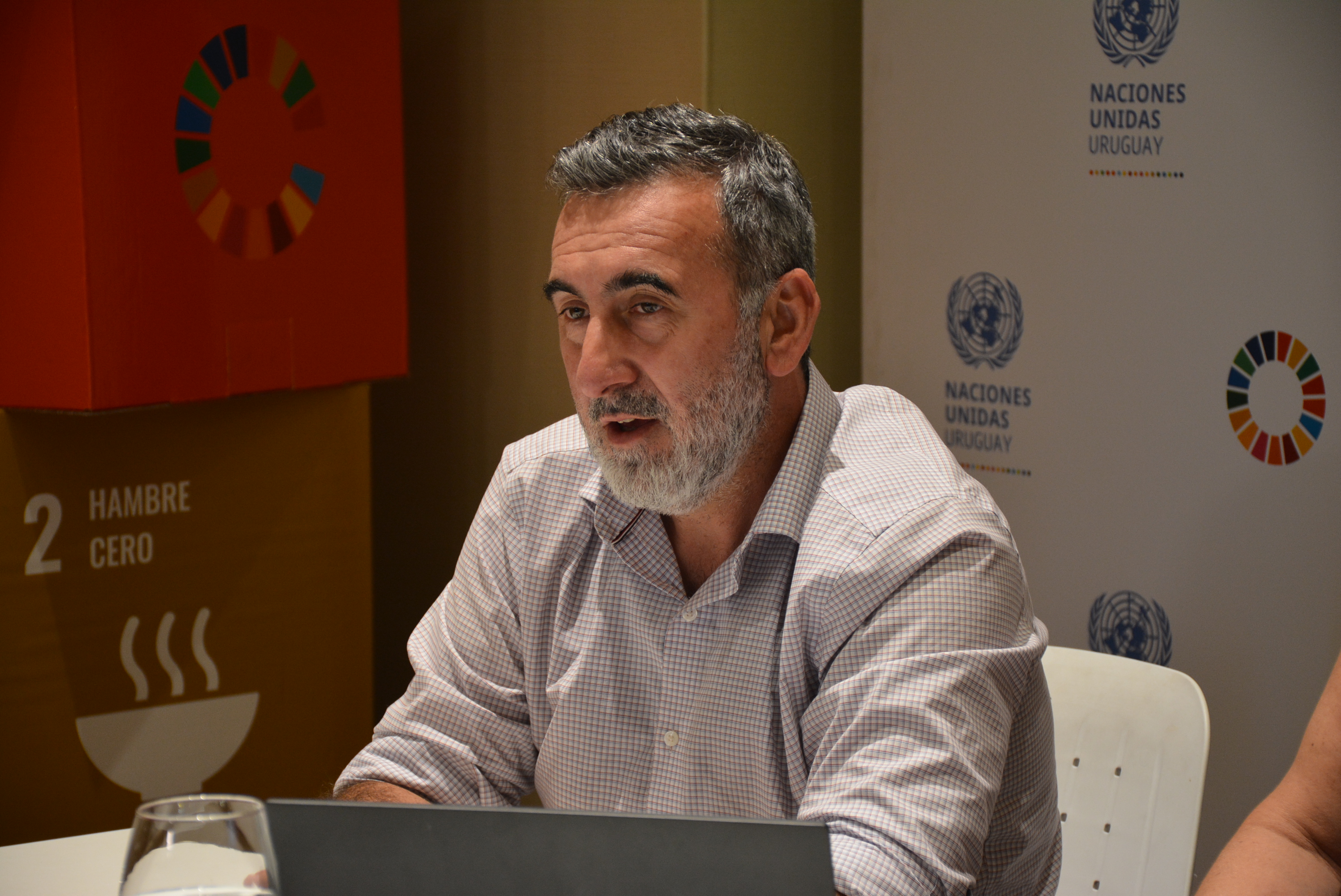 Director de Relaciones Internacionales y Gobierno Abierto del Gobierno de Canelones, Dr. Edison Lanza, en la presentación de la Guía para Gobiernos Departamentales: fortalecer los derechos humanos y el desarrollo sostenible en las acciones locales Director de Relaciones Internacionales y Gobierno Abierto del Gobierno de Canelones, Dr. Edison Lanza, en la presentación de la Guía para Gobiernos Departamentales: fortalecer los derechos humanos y el desarrollo sostenible en las acciones locales