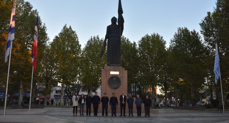 Autoridades en la conmemoración de los 209° aniversario de la Instalación del Primer Gobierno Patrio Autoridades en la conmemoración de los 209° aniversario de la Instalación del Primer Gobierno Patrio