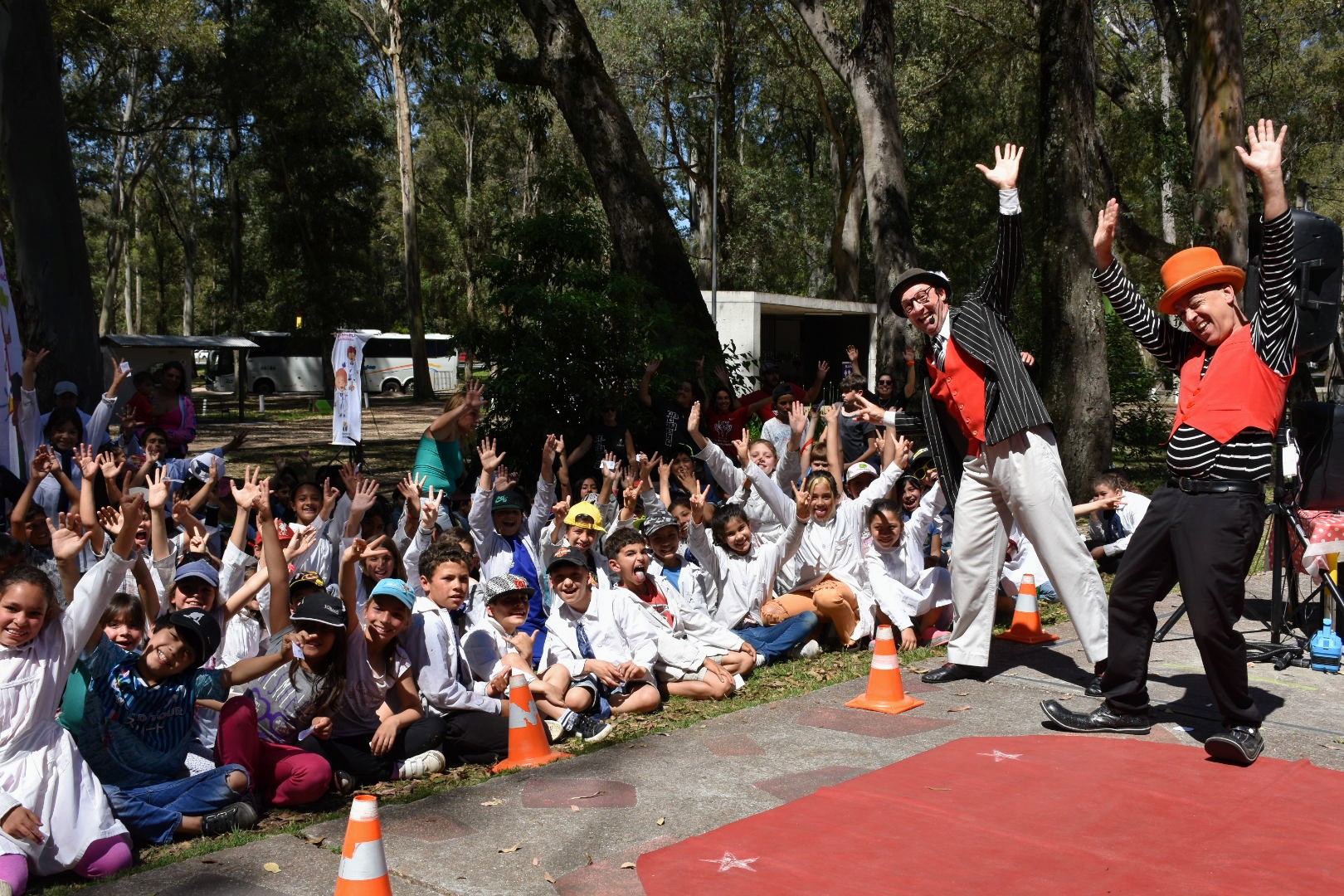 El circo recibe a niños y niñas de diferentes instituciones educativas