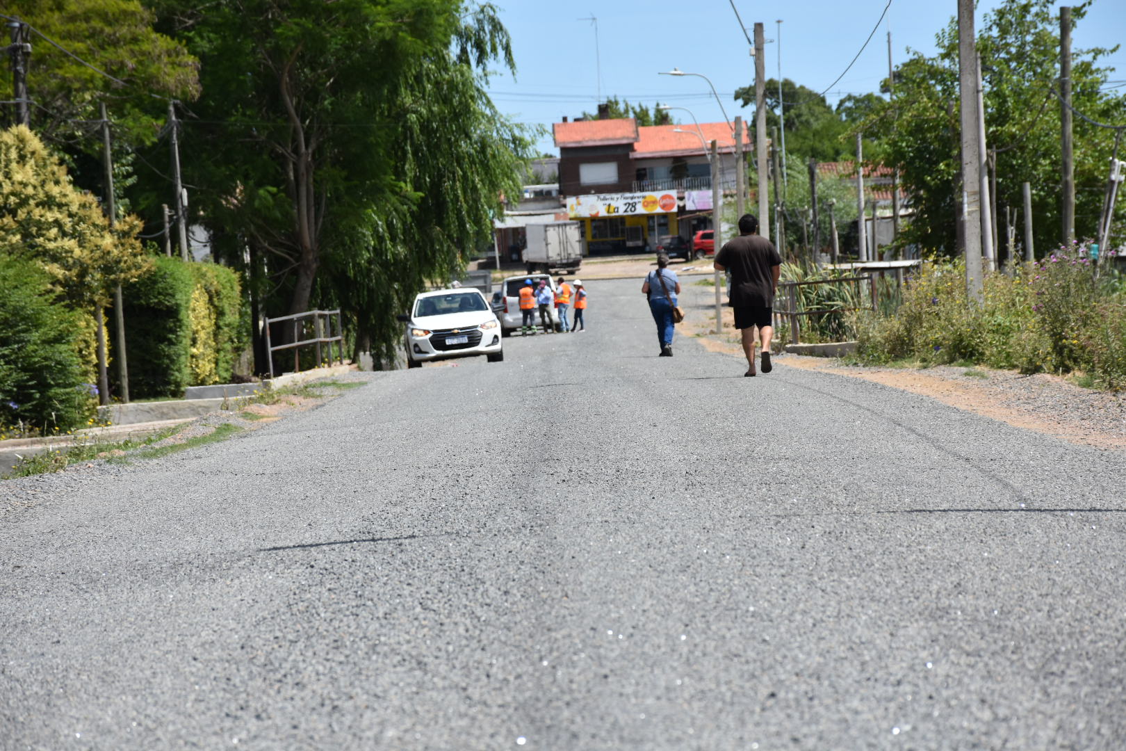 El tratamiento bituminoso se extiende a lo largo de las calles Los Paraísos y Centenario, importantes vías conectoras entre la Ruta 8 y calle Ventura El tratamiento bituminoso se extiende a lo largo de las calles Los Paraísos y Centenario, importantes vías conectoras entre la Ruta 8 y calle Ventura