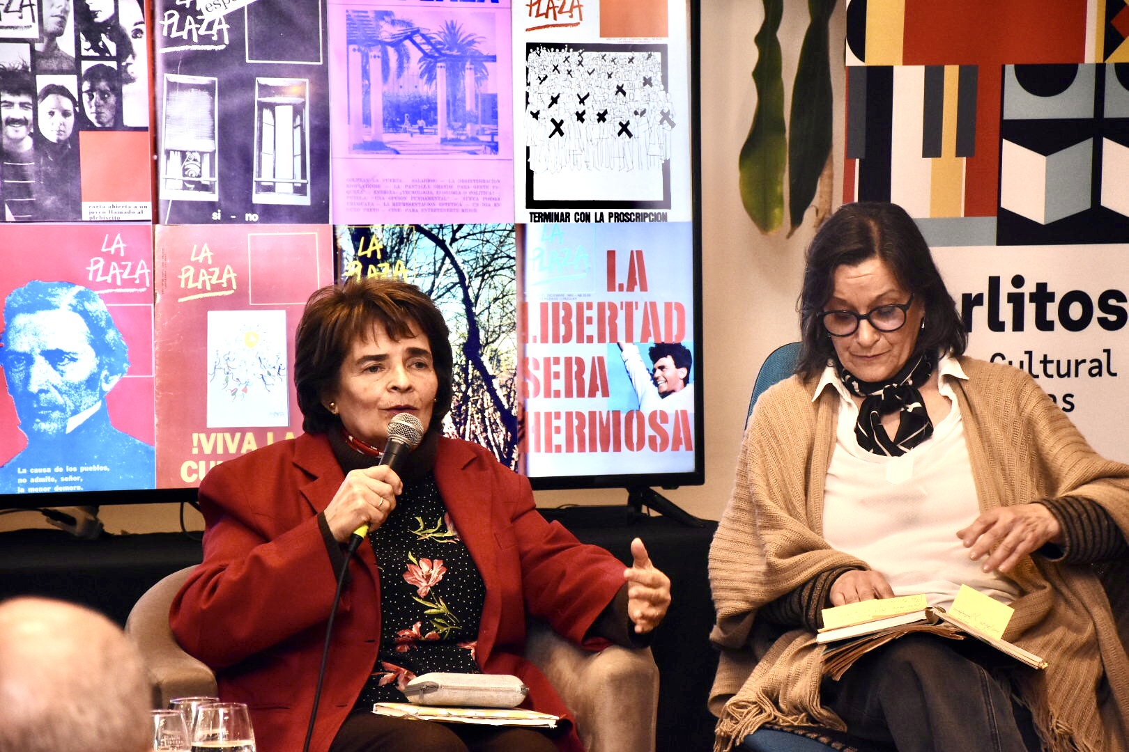 Elena Pareja en la celebración de los 40 años de la revista La plaza - Mesa “Desde la historia” Elena Pareja en la celebración de los 40 años de la revista La plaza - Mesa “Desde la historia”