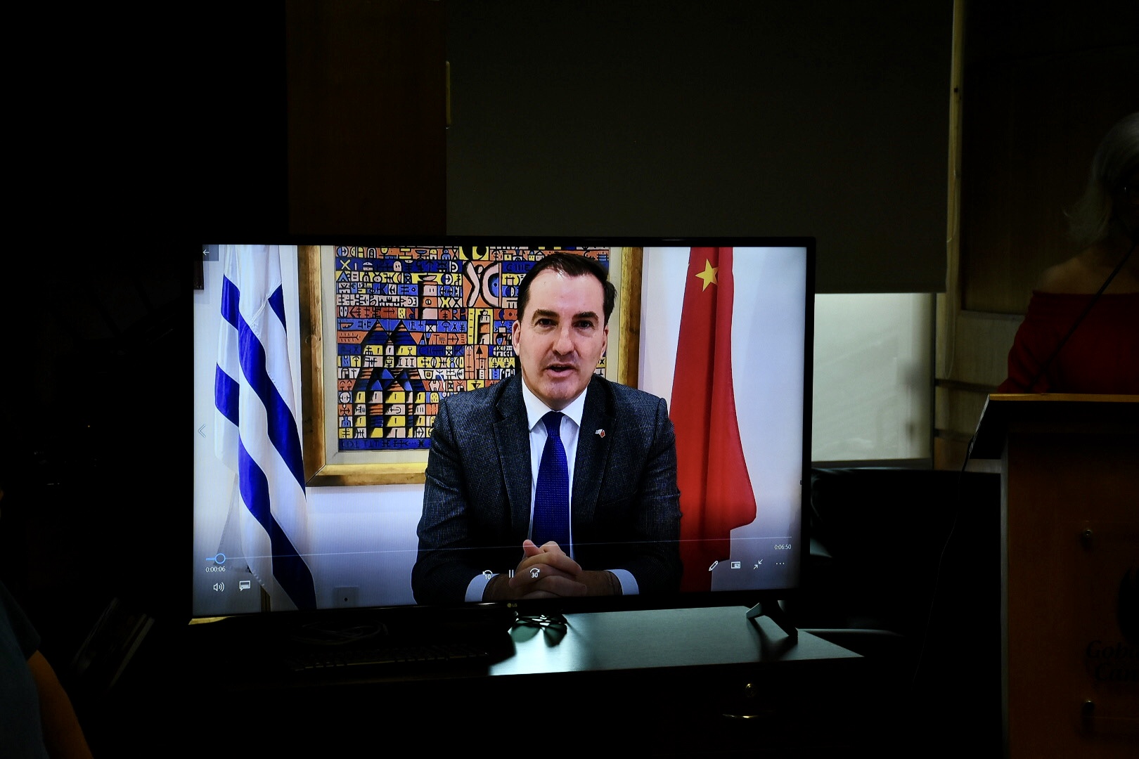 Embajador de Uruguay en China, Fernando Lugris, saludando a las autoridades por los 30 aniversario del hermanamiento Shanxi – Canelones Embajador de Uruguay en China, Fernando Lugris, saludando a las autoridades por los 30 aniversario del hermanamiento Shanxi – Canelones