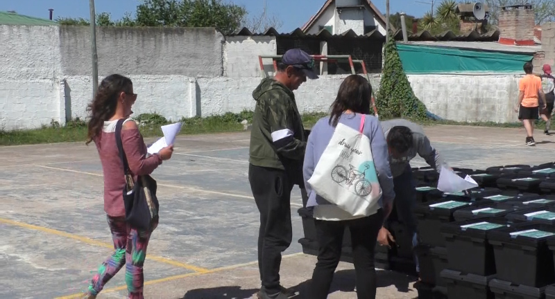 Canelones entregó composteras a 60 familias del balneario San Luis
