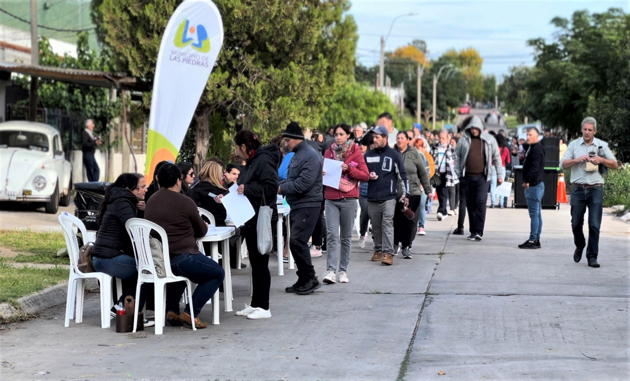 Entrega de contenedores a 1350 familias del barrio Ansina en Las Piedras Entrega de contenedores a 1350 familias del barrio Ansina en Las Piedras