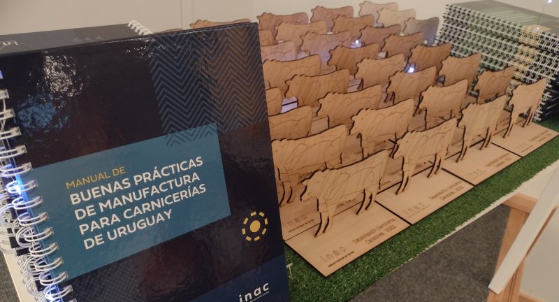 Entrega de diplomas a carniceros de Canelones por el curso de buenas prácticas en el oficio Entrega de diplomas a carniceros de Canelones por el curso de buenas prácticas en el oficio