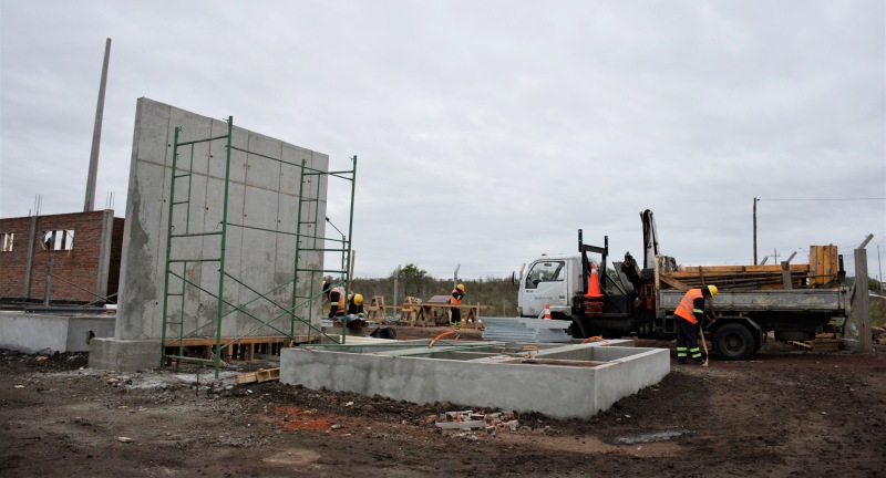 Intendencia de Canelones y UTE comenzaron la construcción de una Estación de Transformación que abastecerá al corredor de la Ruta 5 Intendencia de Canelones y UTE comenzaron la construcción de una Estación de Transformación que abastecerá al corredor de la Ruta 5