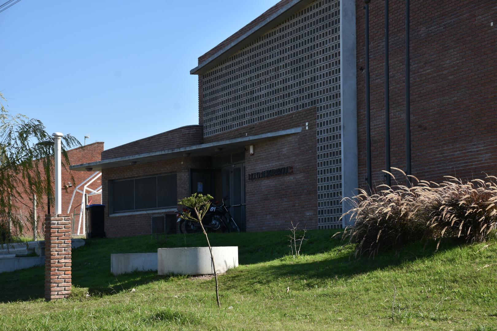 Fachada Liceo Aeroparque Fachada Liceo Aeroparque
