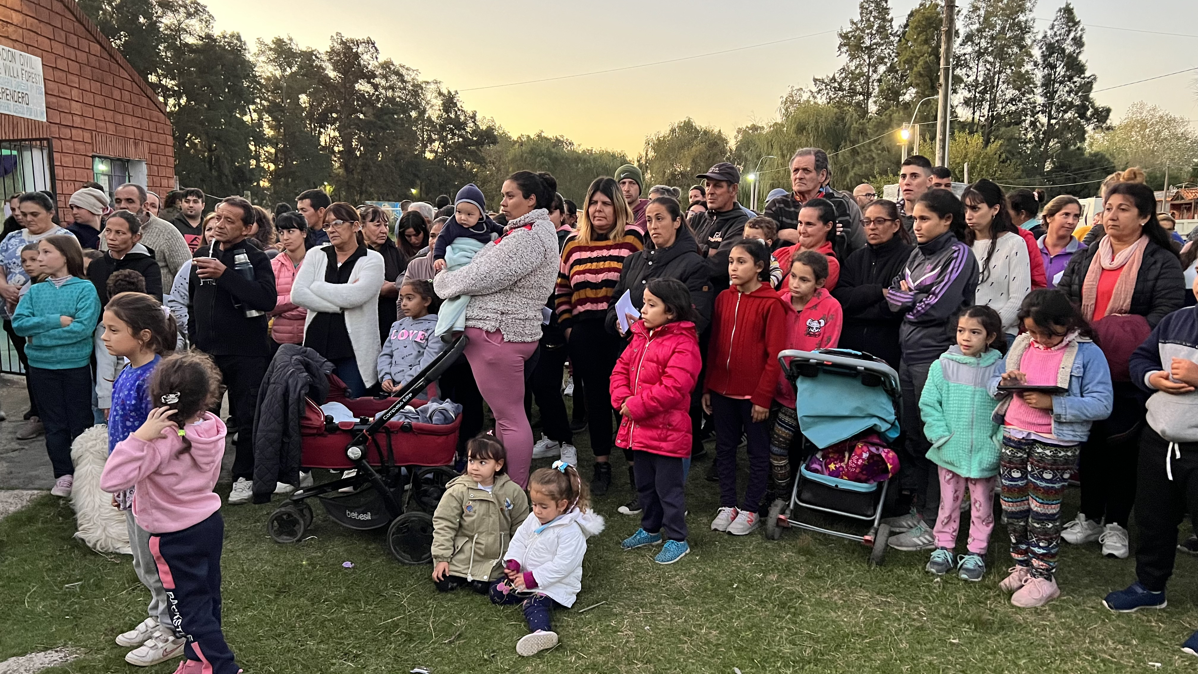 Familias de Villa Foresti recibieron nuevo equipamiento de clasificación de residuos Familias de Villa Foresti recibieron nuevo equipamiento de clasificación de residuos