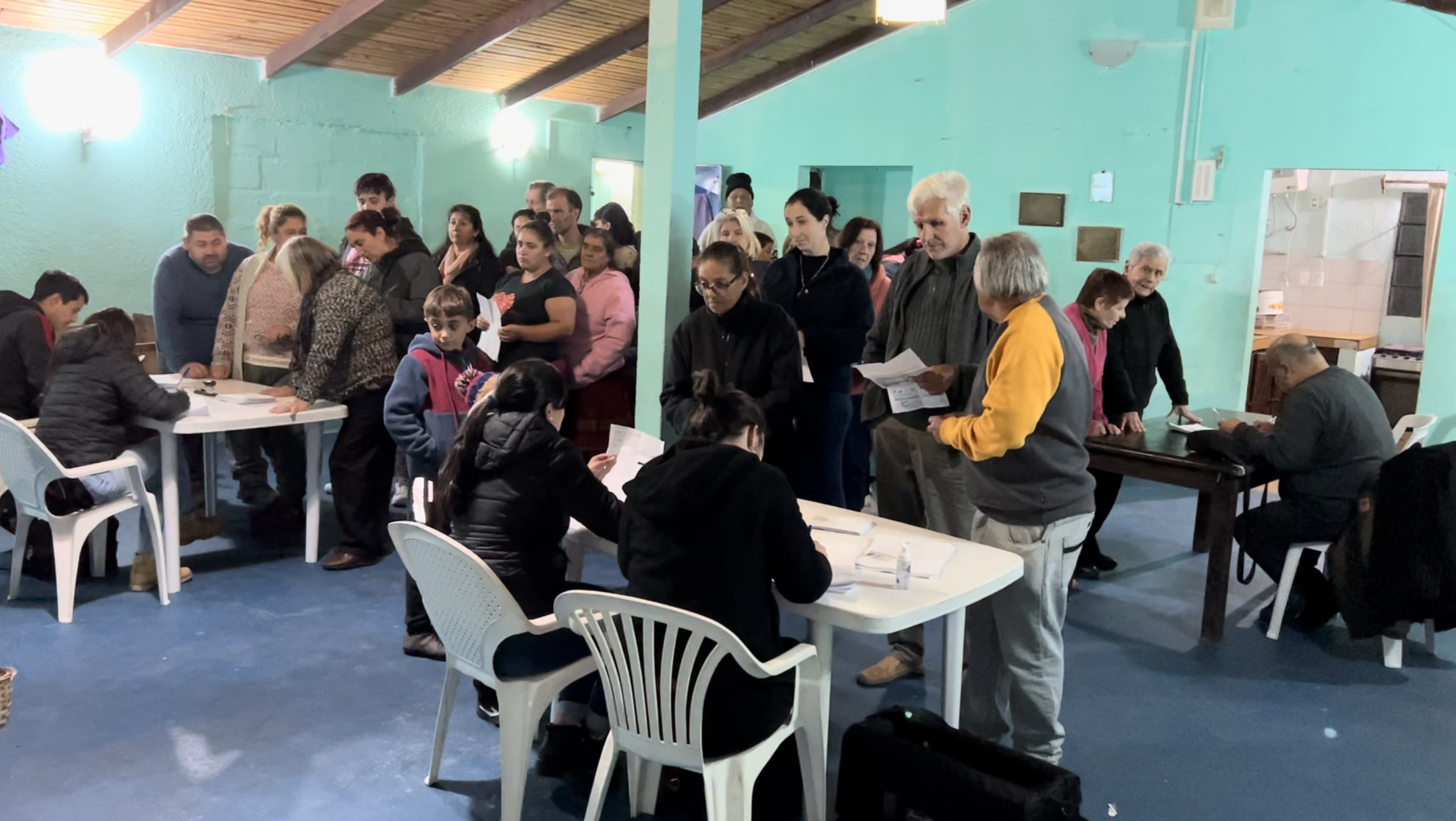 Familias de Villa Foresti recibieron nuevo equipamiento de clasificación de residuos Familias de Villa Foresti recibieron nuevo equipamiento de clasificación de residuos
