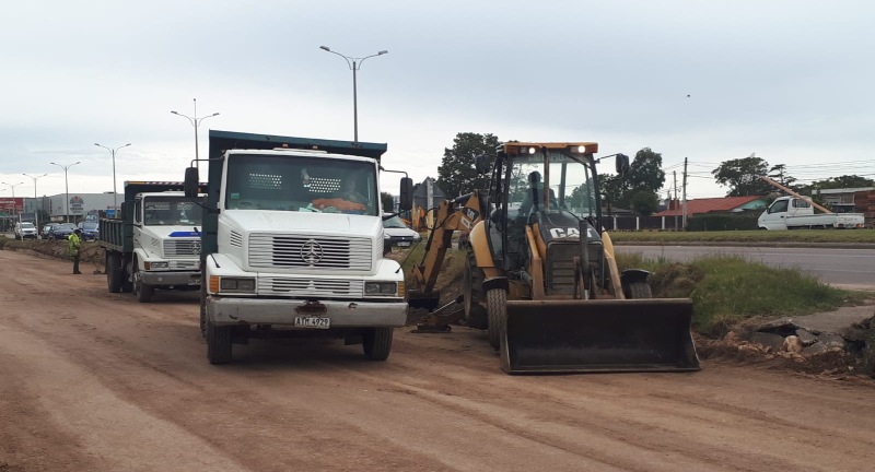 Obra de pavimentacion de auxiliares en Av. Giannattasio