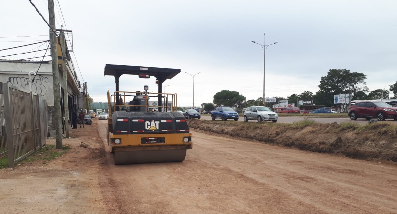 Obra de pavimentacion de auxiliares en Av. Giannattasio