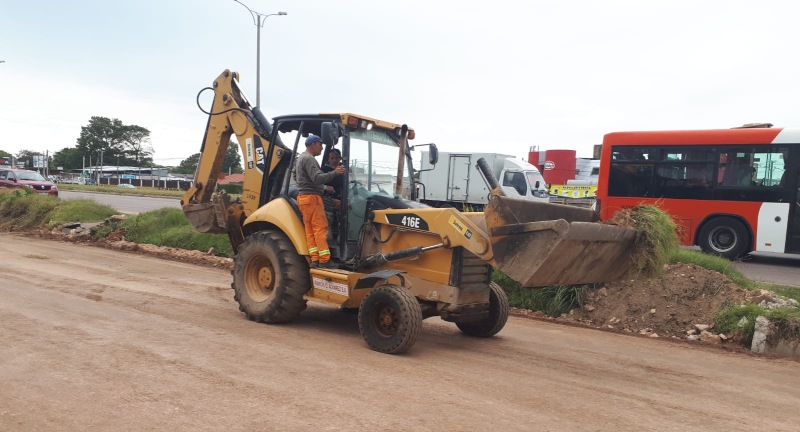 Obra de pavimentacion de auxiliares en Av. Giannattasio Obra de pavimentacion de auxiliares en Av. Giannattasio