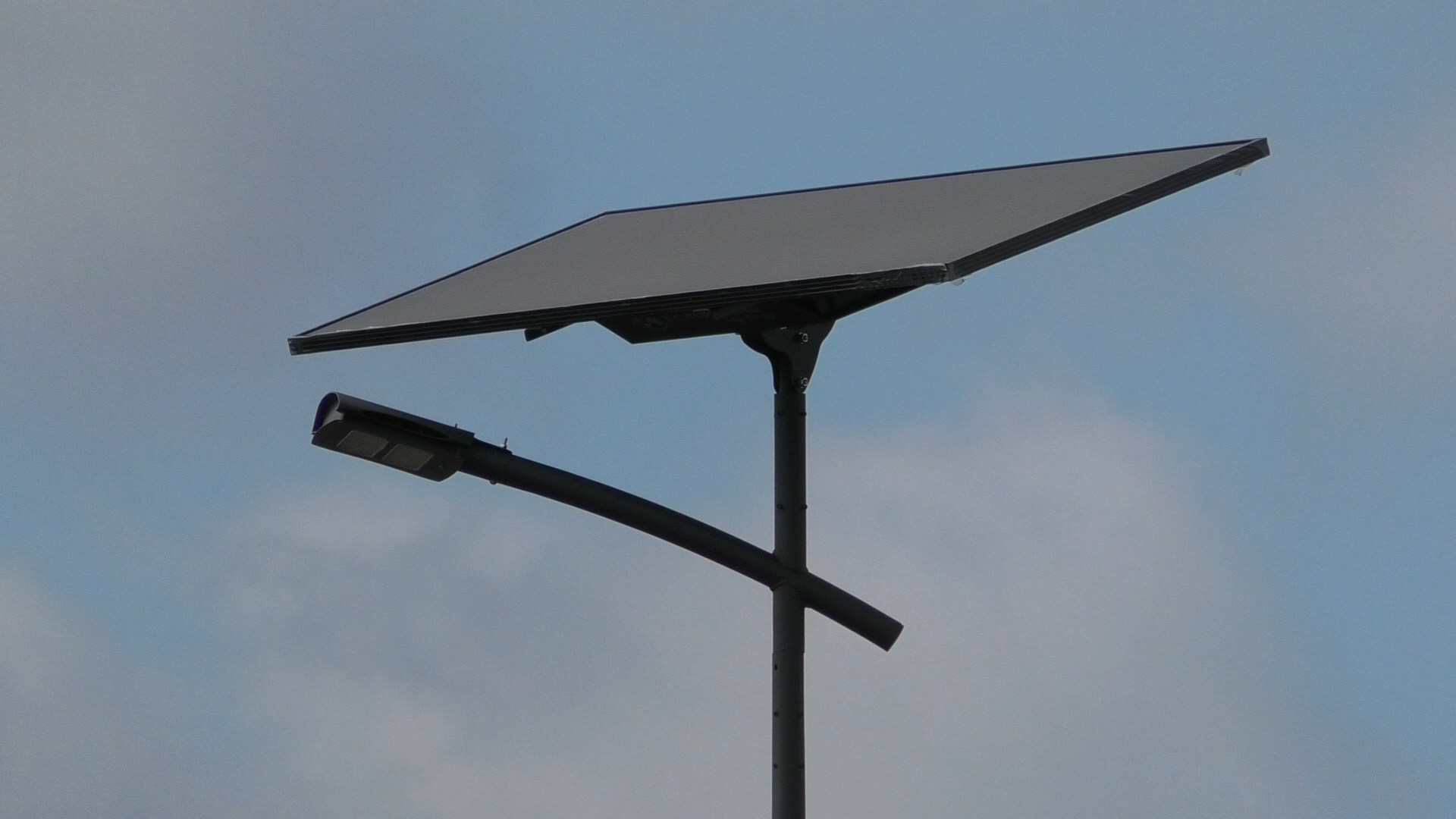 Intendencia de Canelones inauguró la primera red lumínica vial solar en la zona rural Intendencia de Canelones inauguró la primera red lumínica vial solar en la zona rural