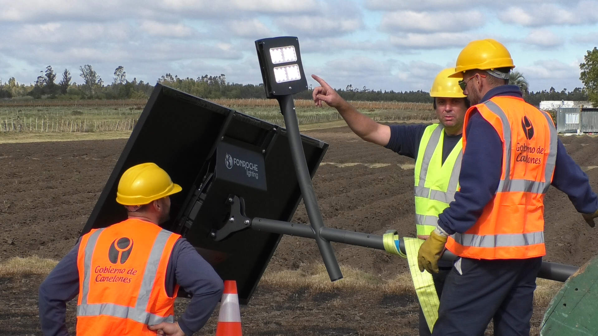 Intendencia de Canelones inauguró la primera red lumínica vial solar en la zona rural Intendencia de Canelones inauguró la primera red lumínica vial solar en la zona rural