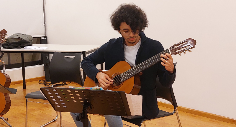 Alumnos de las cátedras de guitarra del Conservatorio Departamental de Música realizaron un recital en el Complejo Cultural Politeama Alumnos de las cátedras de guitarra del Conservatorio Departamental de Música realizaron un recital en el Complejo Cultural Politeama