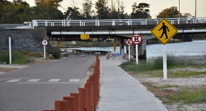 Obras que conectan el norte y el sur de Parque del Plata, ordenan el tránsito y facilitan la accesibilidad. 