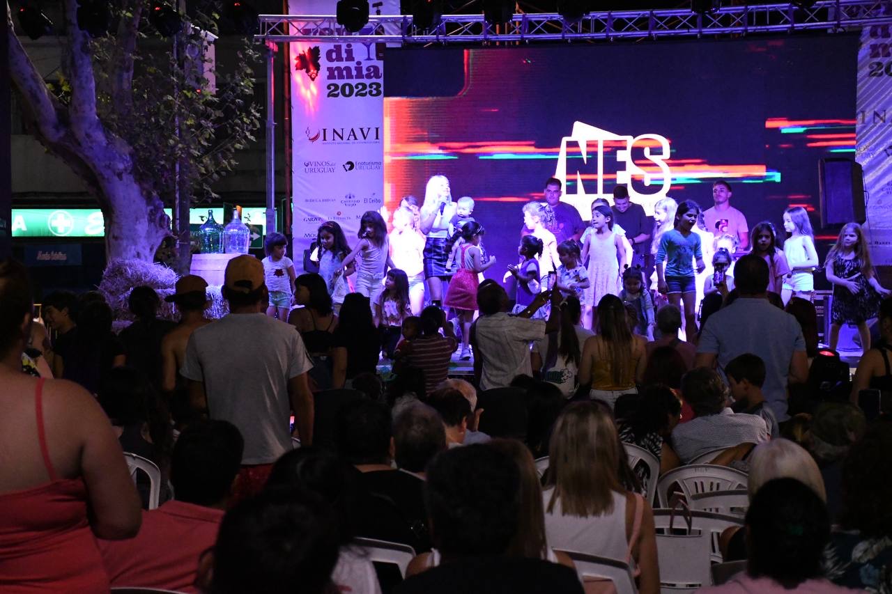 Fiesta Nacional de la Vendimia: Las Piedras celebró con gran marco de público una nueva edición Fiesta Nacional de la Vendimia: Las Piedras celebró con gran marco de público una nueva edición