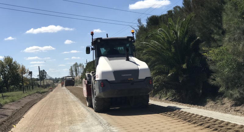 Obras en camino Paso del Medio del Municipio de Las Piedras Obras en camino Paso del Medio del Municipio de Las Piedras