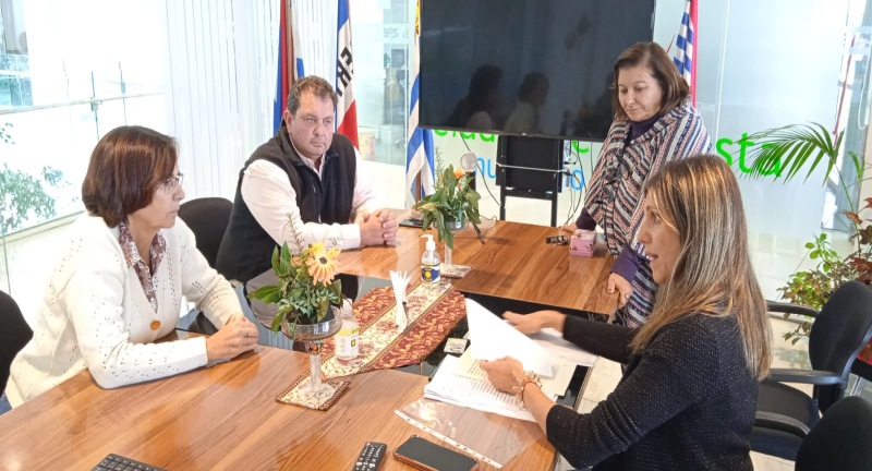 ndencia de Canelones y Cámara de Comercio de Ciudad de la Costa ndencia de Canelones y Cámara de Comercio de Ciudad de la Costa