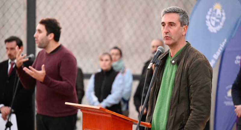 Alcalde del Municipio de Santa Lucía, Leonardo Mollo, en la inauguración del Plan de Mejoramiento Barrial en Municipal 1 de Santa Lucía