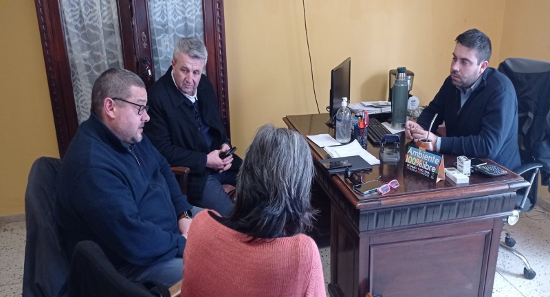 Autoridades del Gobierno de Canelones, encabezadas por el Intendente de Canelones en funciones, Alejandro Alberro, la Pro Secretaria General, Silvana Nieves, y el Director General de Gestión Ambiental, Leonardo Herou, se reunieron con el Alcalde de San Ramón, Gonzalo Melogno, luego del temporal del pasado domingo 10 de julio Autoridades del Gobierno de Canelones, encabezadas por el Intendente de Canelones en funciones, Alejandro Alberro, la Pro Secretaria General, Silvana Nieves, y el Director General de Gestión Ambiental, Leonardo Herou, se reunieron con el Alcalde de San Ramón, Gonzalo Melogno, luego del temporal del pasado domingo 10 de julio