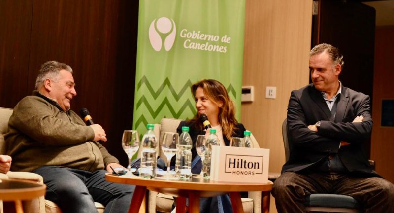 Se realizó una nueva instancia de las Reflexiones Canarias con la temática A 20 años de la crisis del 2002, ¿qué aprendimos los uruguayos? Se realizó una nueva instancia de las Reflexiones Canarias con la temática A 20 años de la crisis del 2002, ¿qué aprendimos los uruguayos?