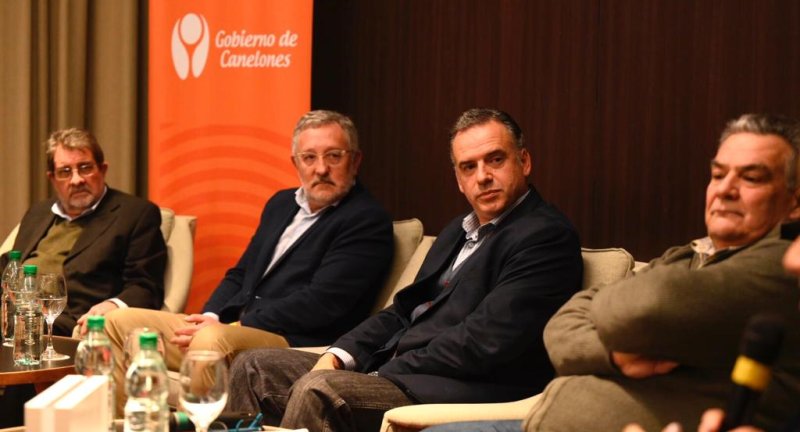 Se realizó una nueva instancia de las Reflexiones Canarias con la temática A 20 años de la crisis del 2002, ¿qué aprendimos los uruguayos? Se realizó una nueva instancia de las Reflexiones Canarias con la temática A 20 años de la crisis del 2002, ¿qué aprendimos los uruguayos?