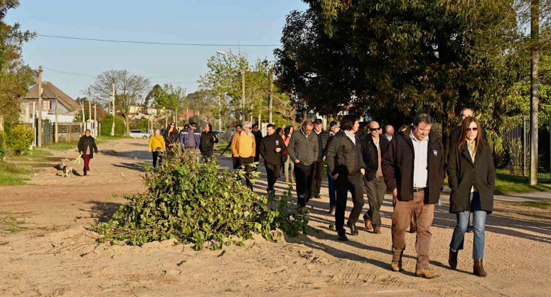 Autoridades de la Intendencia recorrieron obra vial e hidráulica de la Av. Márquez Castro en Solymar Autoridades de la Intendencia recorrieron obra vial e hidráulica de la Av. Márquez Castro en Solymar