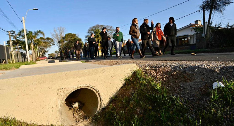 Autoridades de la Intendencia recorrieron obra vial e hidráulica de la Av. Márquez Castro en Solymar Autoridades de la Intendencia recorrieron obra vial e hidráulica de la Av. Márquez Castro en Solymar