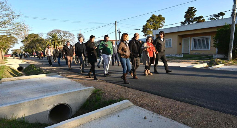 Autoridades de la Intendencia recorrieron obra vial e hidráulica de la Av. Márquez Castro en Solymar Autoridades de la Intendencia recorrieron obra vial e hidráulica de la Av. Márquez Castro en Solymar