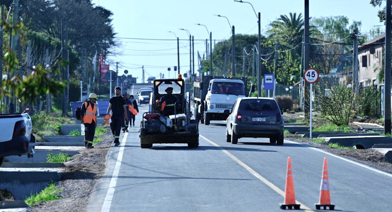 Autoridades de la Intendencia recorrieron obra vial e hidráulica de la Av. Márquez Castro en Solymar Autoridades de la Intendencia recorrieron obra vial e hidráulica de la Av. Márquez Castro en Solymar