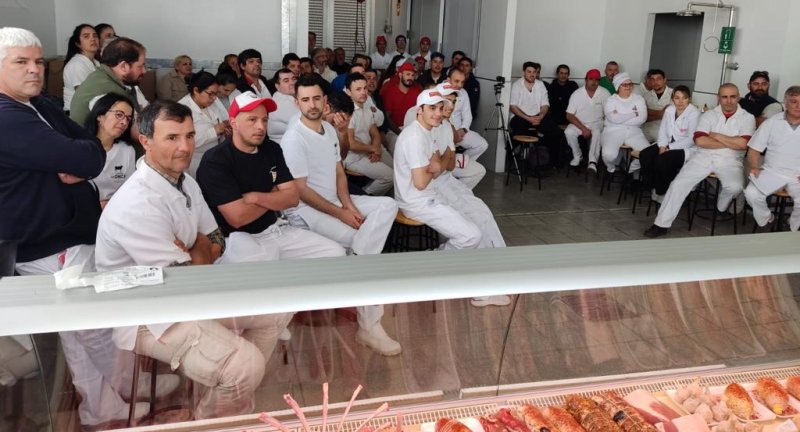 140 carniceros de Canelones recibieron el diploma de inocuidad en el manejo de la carne