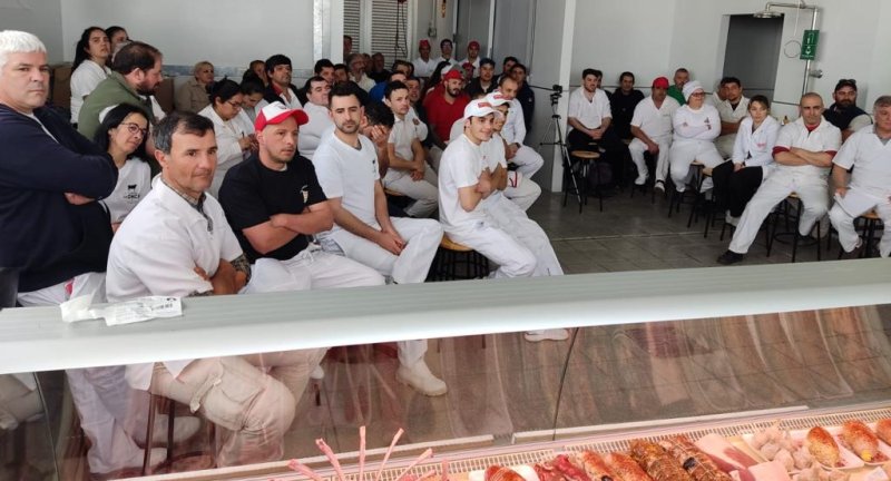 140 carniceros de Canelones recibieron el diploma de inocuidad en el manejo de la carne 140 carniceros de Canelones recibieron el diploma de inocuidad en el manejo de la carne