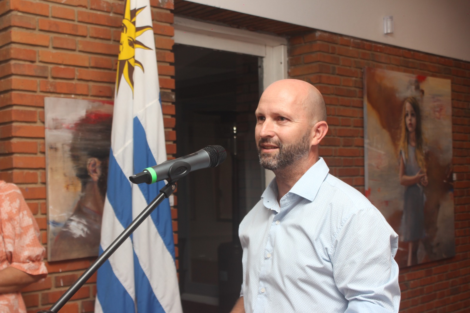 Director General de Cultura del Gobierno de Canelones, Sergio Machín, en la muestra Entre Orientales que estará abierta al público en el espacio Dínamo de Atlántida hasta el 5 de marzo Director General de Cultura del Gobierno de Canelones, Sergio Machín, en la muestra Entre Orientales que estará abierta al público en el espacio Dínamo de Atlántida hasta el 5 de marzo