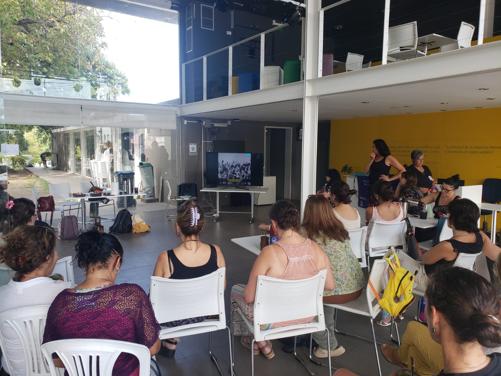 Jornada de paro activo de mujeres y encuentro de trabajadoras municipales canarias en Sauce Jornada de paro activo de mujeres y encuentro de trabajadoras municipales canarias en Sauce