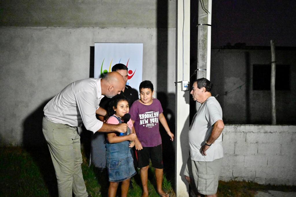 Joaquín Suárez continúa iluminándose con el encendido de 86 focos LED