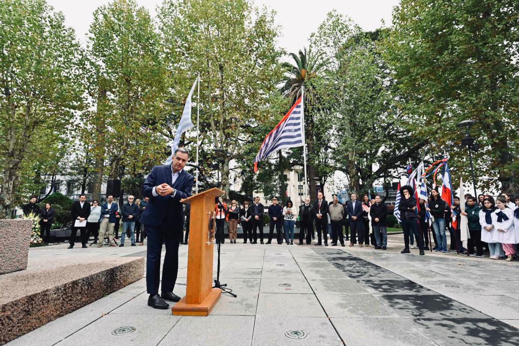 Gobierno de Canelones conmemoró el 210° aniversario de la instalación del Primer Gobierno Patrio Gobierno de Canelones conmemoró el 210° aniversario de la instalación del Primer Gobierno Patrio