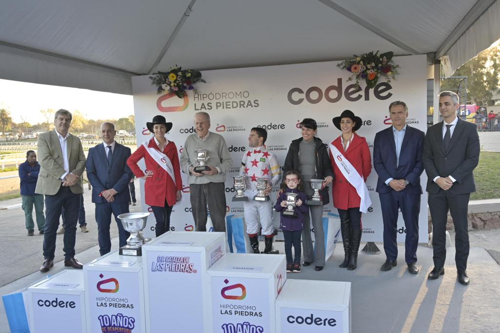Orsi estuvo presente en los festejos de los 10 años de la reapertura del Hipódromo de Las Piedras Orsi estuvo presente en los festejos de los 10 años de la reapertura del Hipódromo de Las Piedras