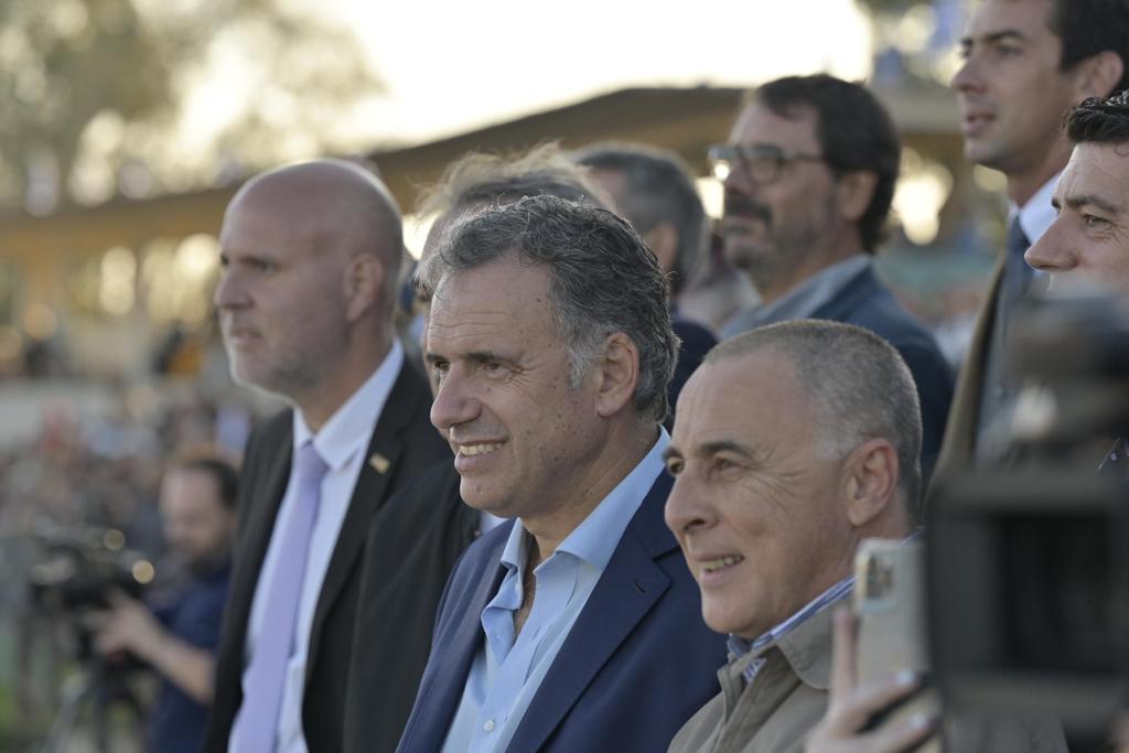 Orsi estuvo presente en los festejos de los 10 años de la reapertura del Hipódromo de Las Piedras Orsi estuvo presente en los festejos de los 10 años de la reapertura del Hipódromo de Las Piedras