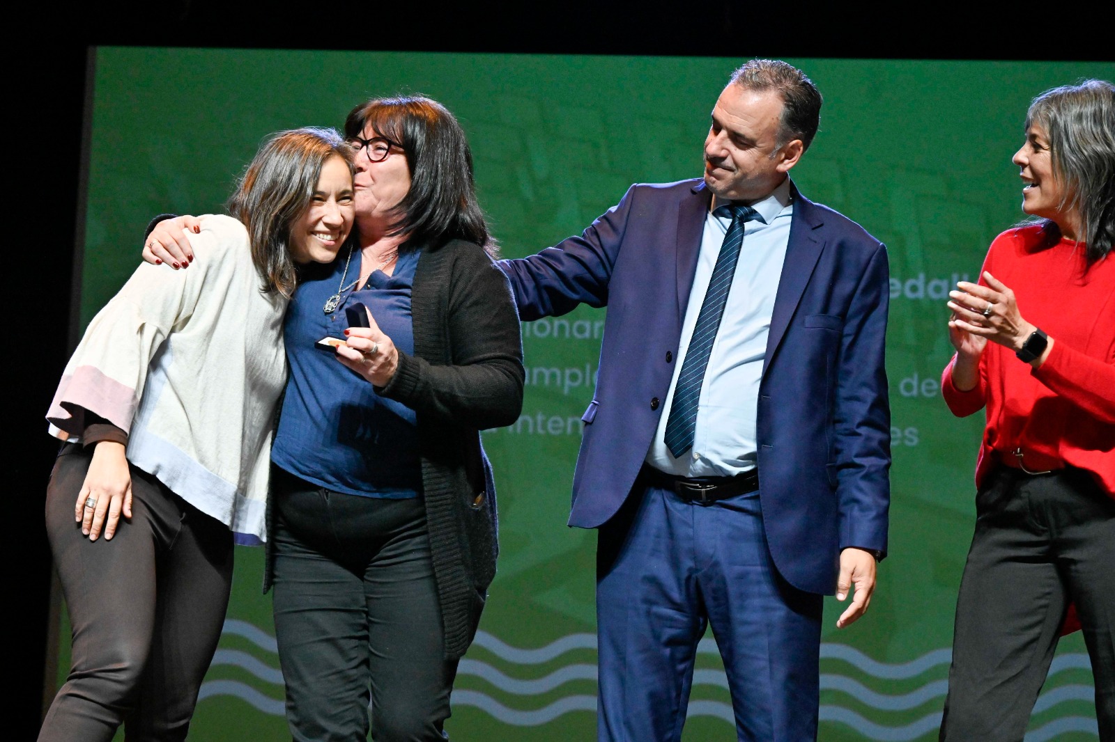 Se entregaron medallas en reconocimiento a funcionarios y funcionarias municipales por sus 25, 30 y 40 años de labor