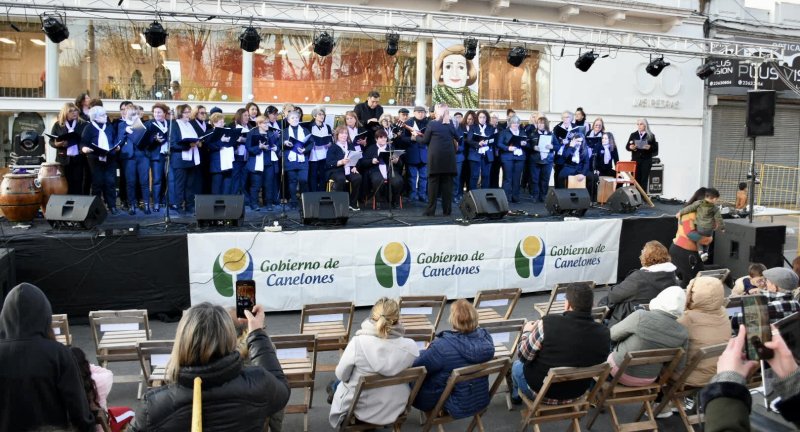 El Centro Cultural Carlitos - Las Piedras celebró su segundo aniversario El Centro Cultural Carlitos - Las Piedras celebró su segundo aniversario