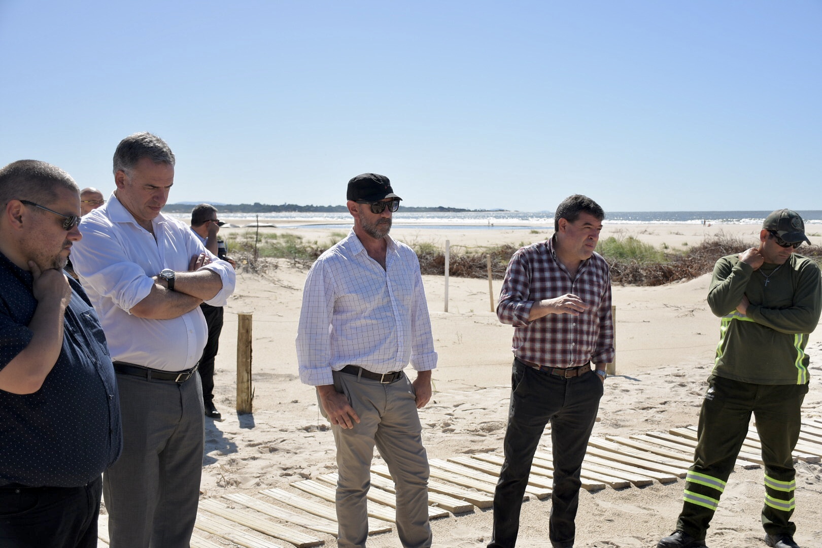 Personas privadas de libertad recuperan las bajadas a la playa en Parque del Plata Personas privadas de libertad recuperan las bajadas a la playa en Parque del Plata