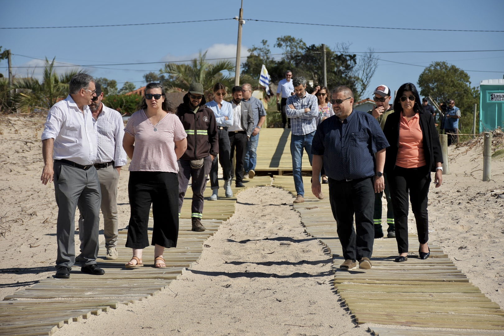 Personas privadas de libertad recuperan las bajadas a la playa en Parque del Plata Personas privadas de libertad recuperan las bajadas a la playa en Parque del Plata