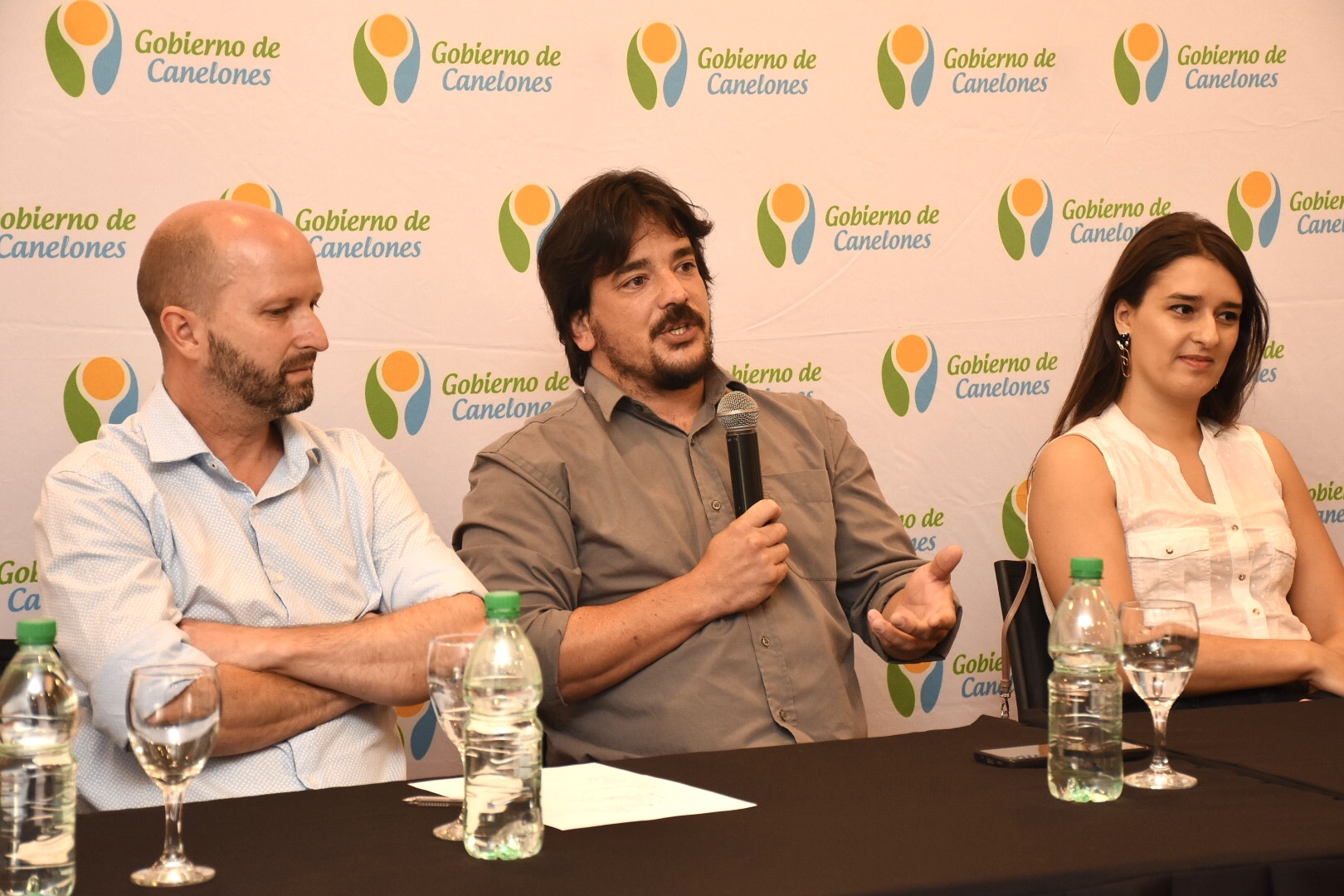 De izq. a der.: El Director General de Cultura, Sergio Machín, Coordinador del Gabinete Instucional, Pedro Irigoin, Directora del Instituto Italiano de Cultura, Dra. Silvia Merli, en el lanzamiento de Cine bajo las estrellas y la entrega de premios de la edición 2022 del Fondo Audiovisual Canario. De izq. a der.: El Director General de Cultura, Sergio Machín, Coordinador del Gabinete Instucional, Pedro Irigoin, Directora del Instituto Italiano de Cultura, Dra. Silvia Merli, en el lanzamiento de Cine bajo las estrellas y la entrega de premios de la edición 2022 del Fondo Audiovisual Canario.