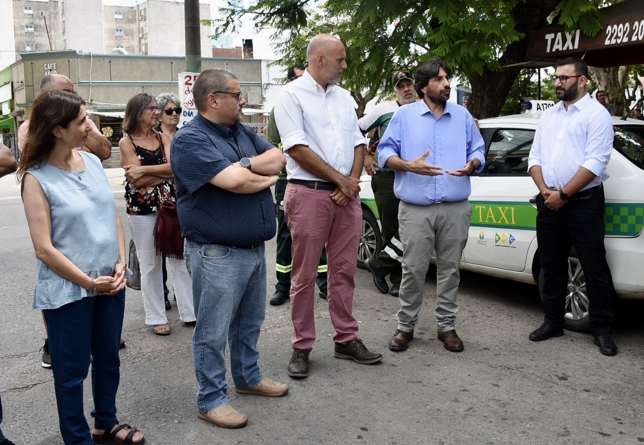 En la plaza Constitución de Pando, el Gobierno de Canelones presentó nuevo equipamiento para reciclaje