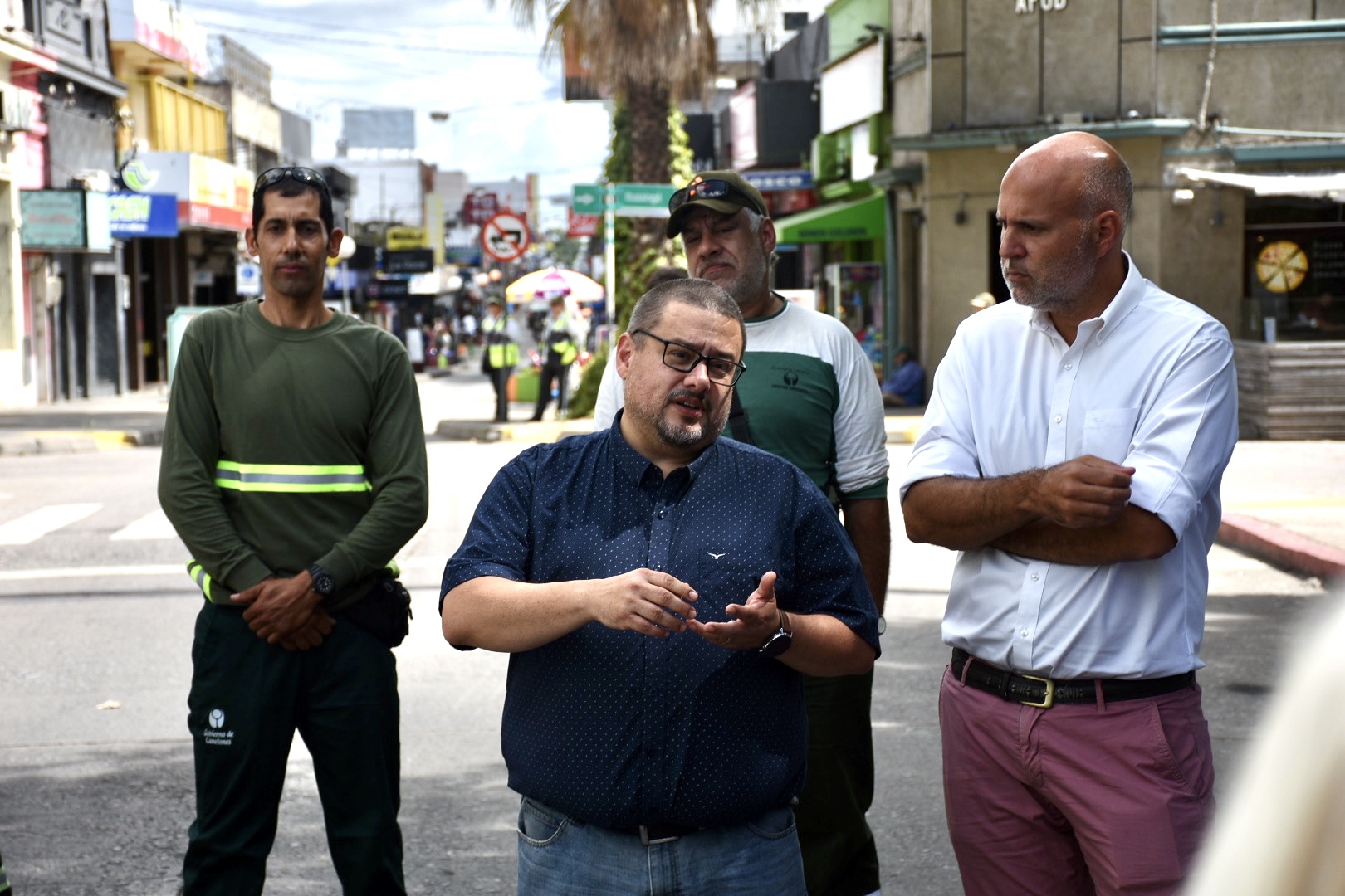 En la plaza Constitución de Pando, el Gobierno de Canelones presentó nuevo equipamiento para reciclaje