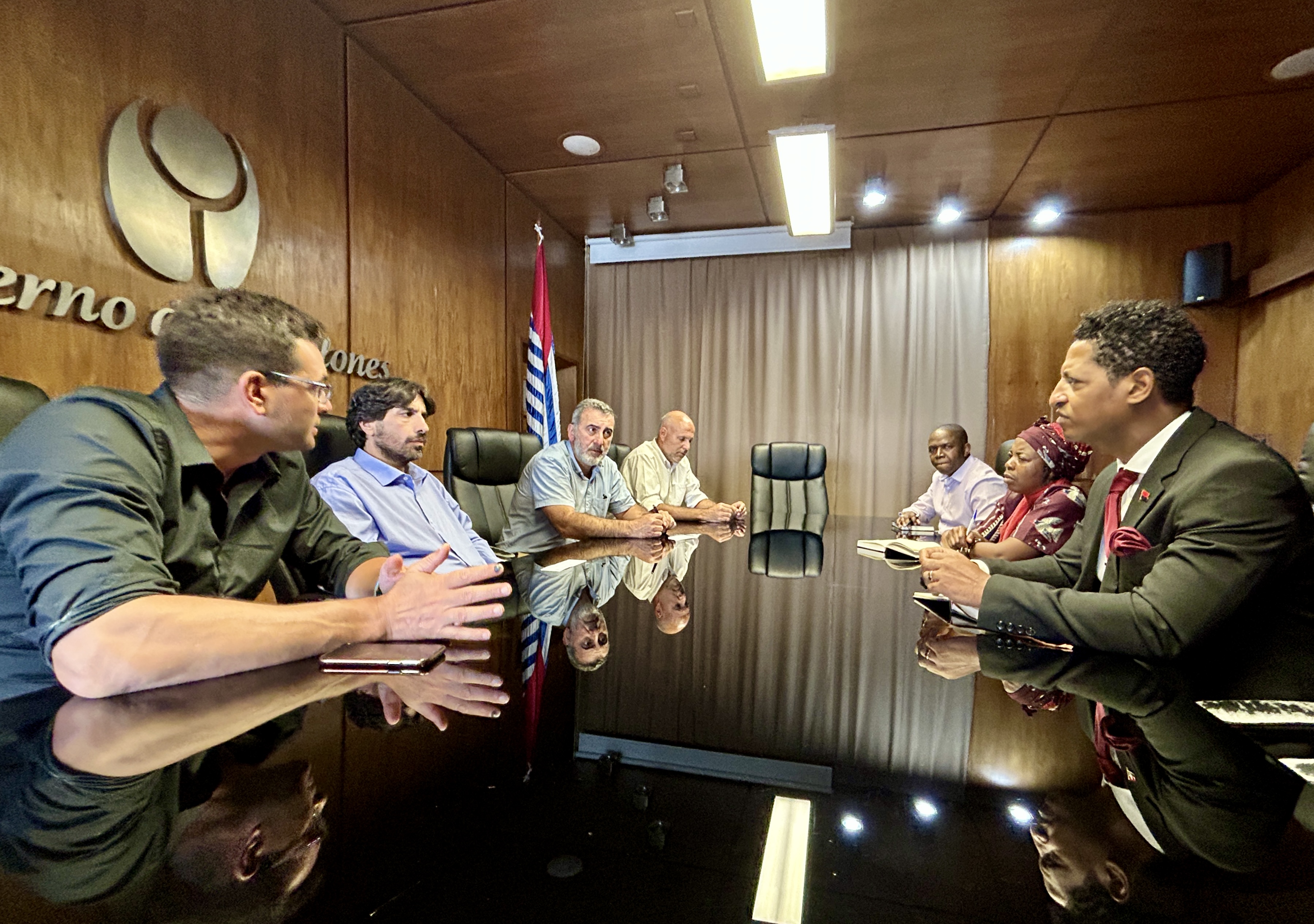 Autoridades del Gobierno de Canelones recibieron visita de delegación del Consulado de Angola. Autoridades del Gobierno de Canelones recibieron visita de delegación del Consulado de Angola.