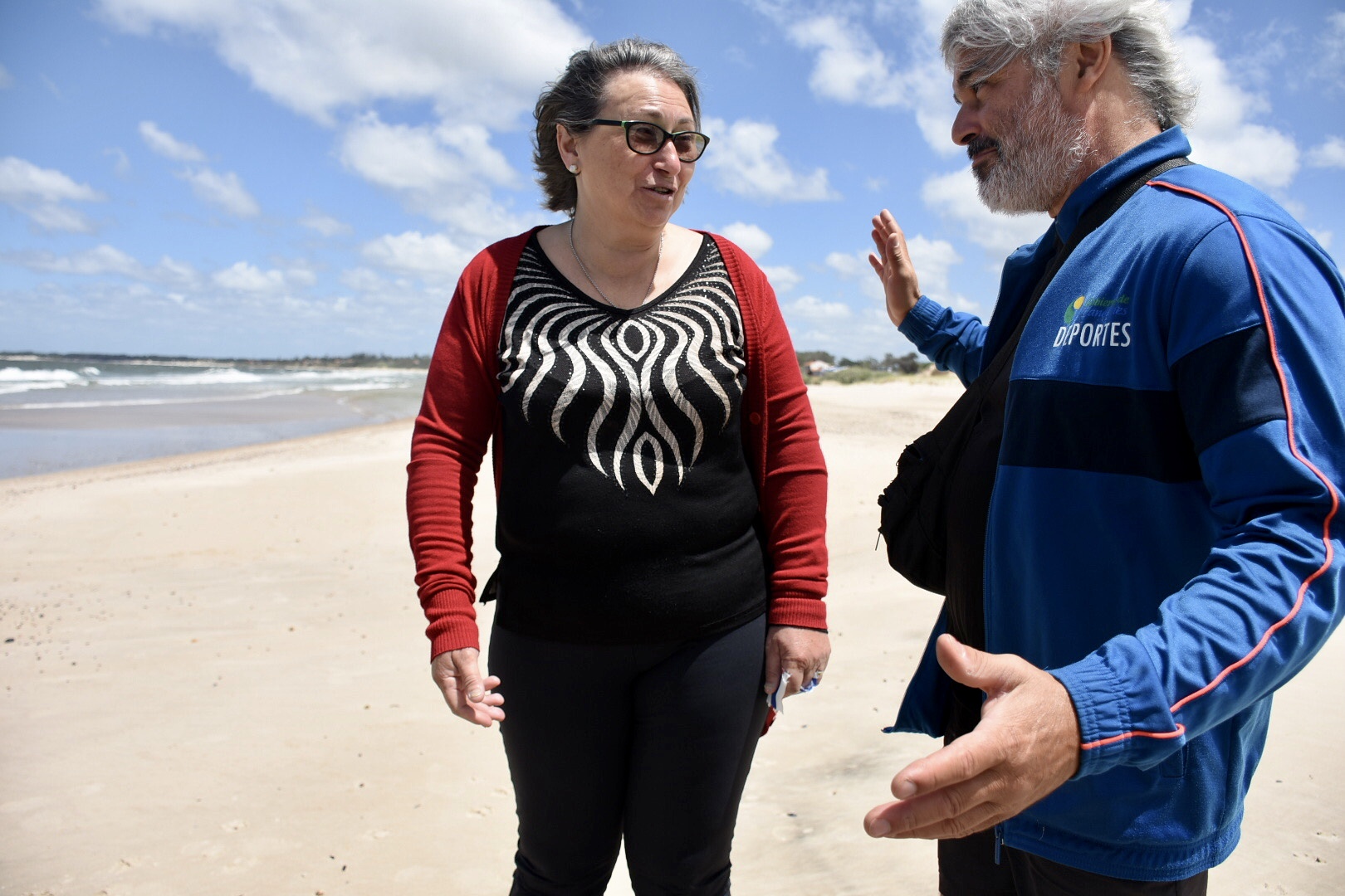 El mar al alcance de todos y todas: alfombras costeras y sillas anfibias garantizan el acceso al mar para personas en situación de discapacidad