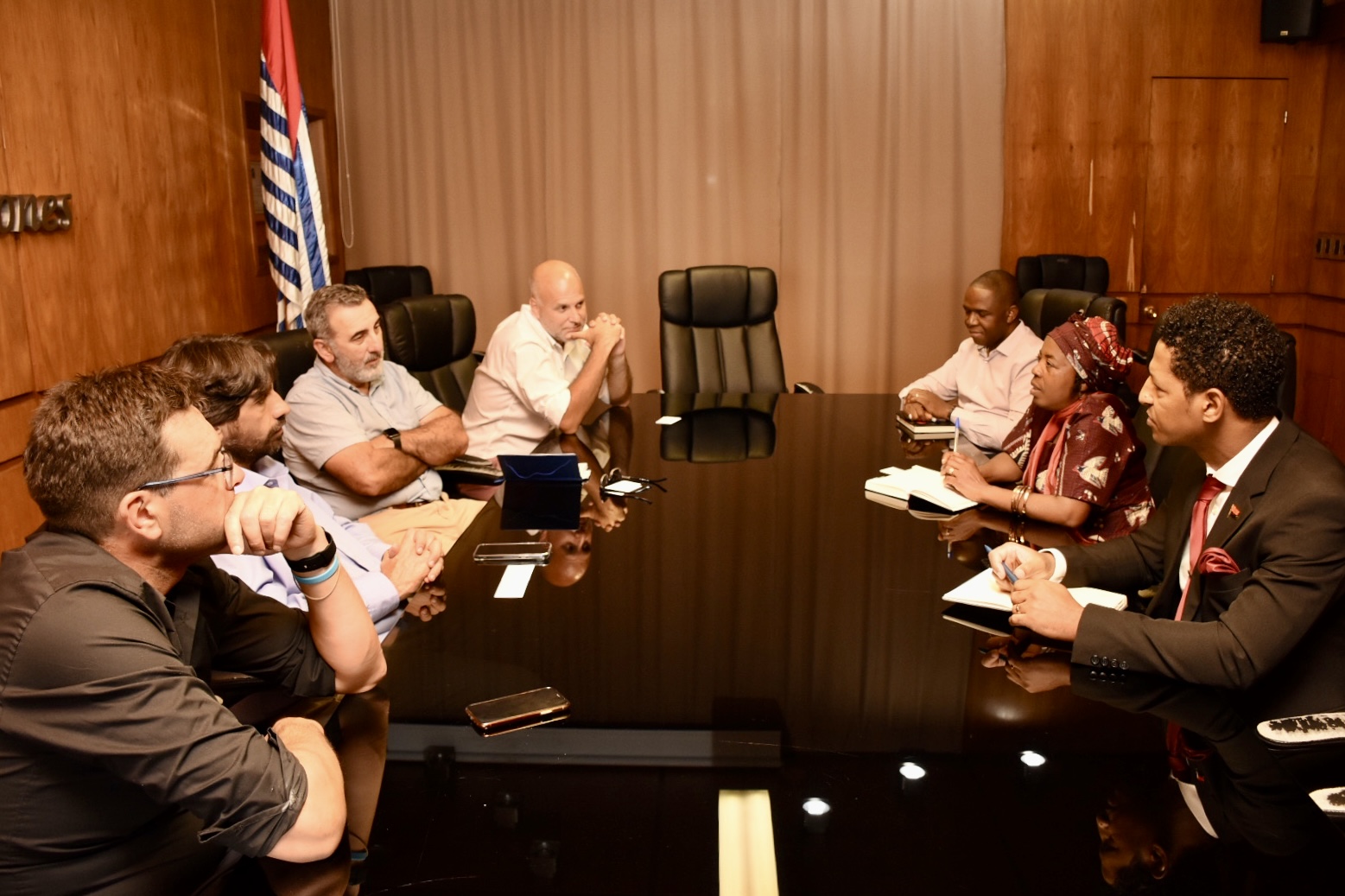 Autoridades del Gobierno de Canelones recibieron visita de delegación del Consulado de Angola. Autoridades del Gobierno de Canelones recibieron visita de delegación del Consulado de Angola.