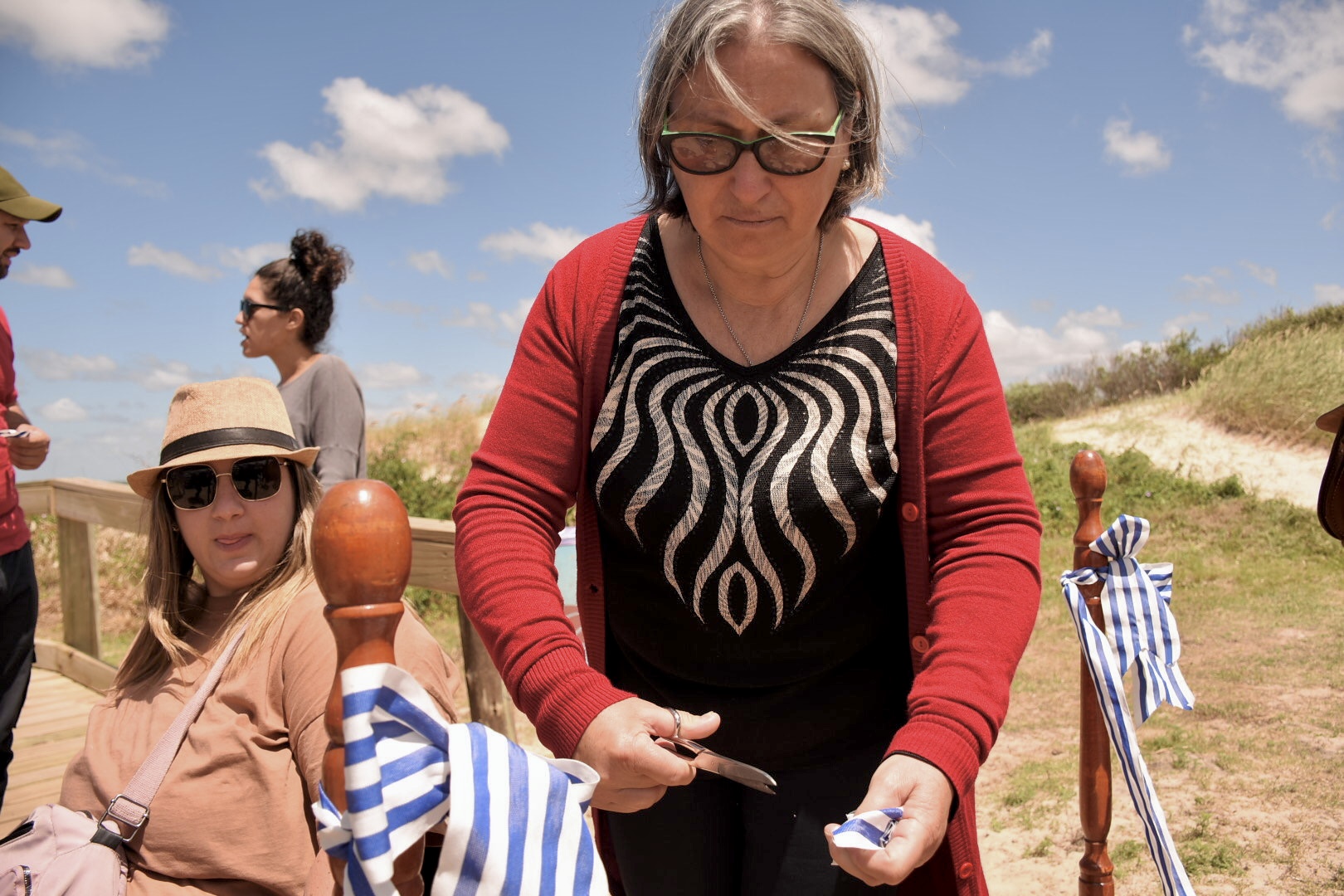 El mar al alcance de todos y todas: alfombras costeras y sillas anfibias garantizan el acceso al mar para personas en situación de discapacidad